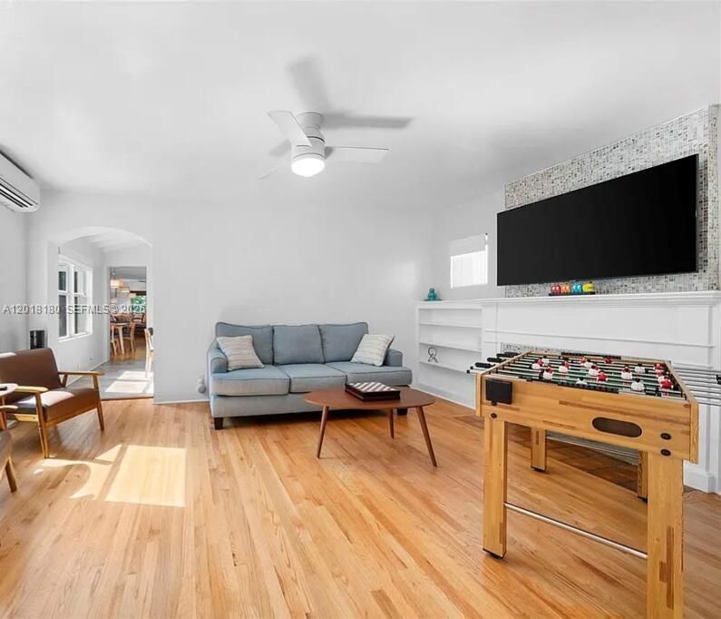 En Venta: $1,119,000 (3 camas, 2 baños, 1628 Pies cuadrados)