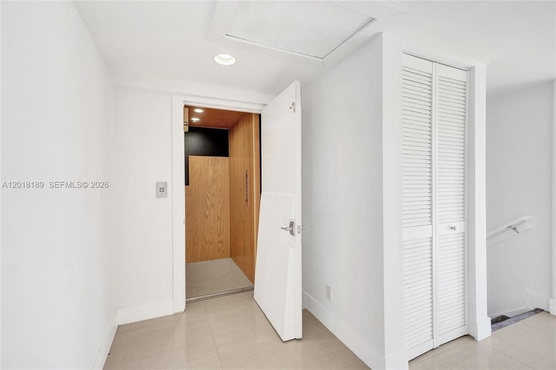 В аренду: $5,200 (3 спален, 3 ванн, 2411 Квадратных фут)