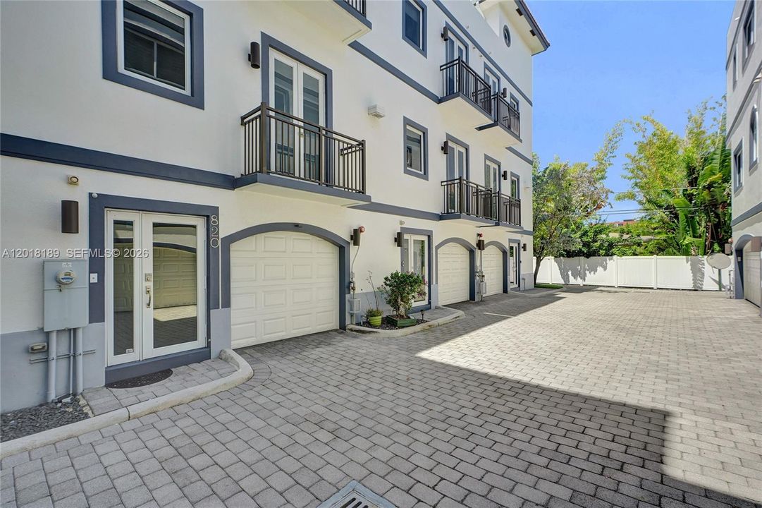 В аренду: $5,200 (3 спален, 3 ванн, 2411 Квадратных фут)