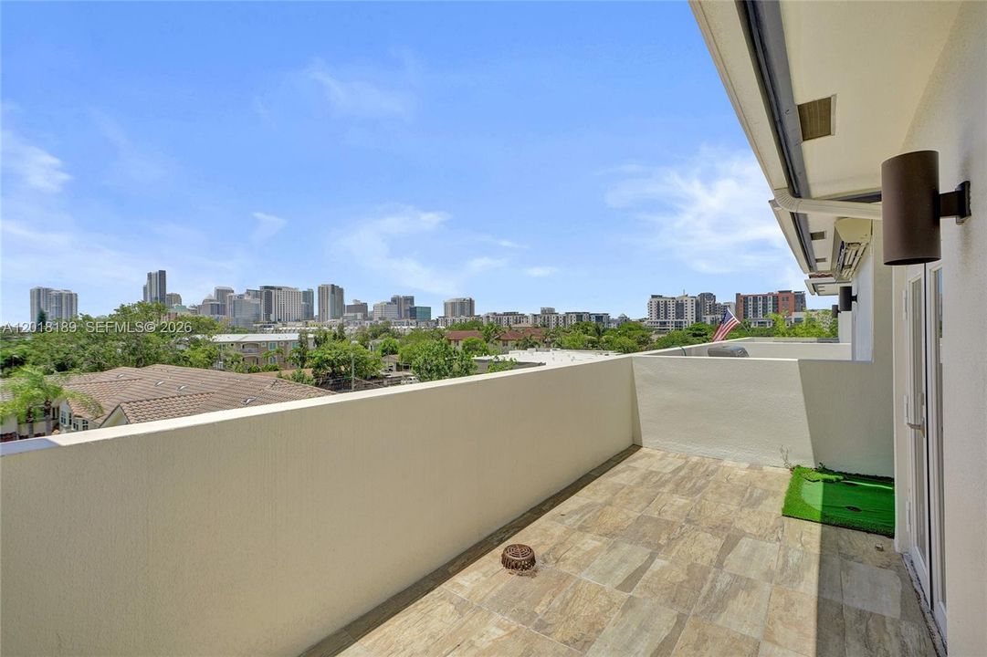 В аренду: $5,200 (3 спален, 3 ванн, 2411 Квадратных фут)