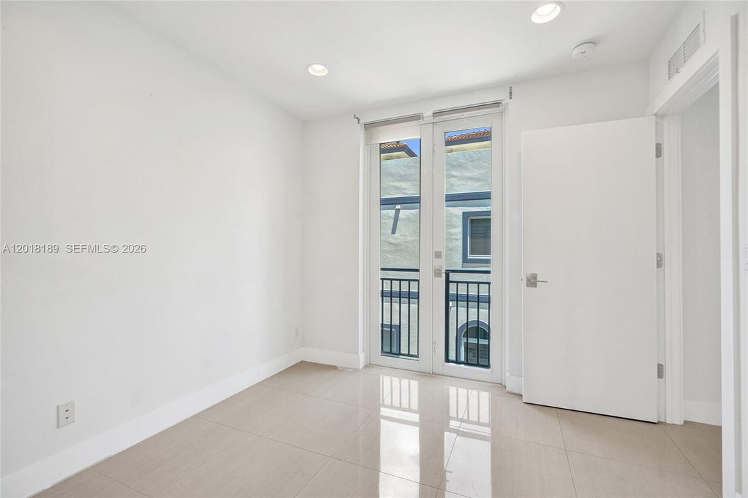 В аренду: $5,200 (3 спален, 3 ванн, 2411 Квадратных фут)