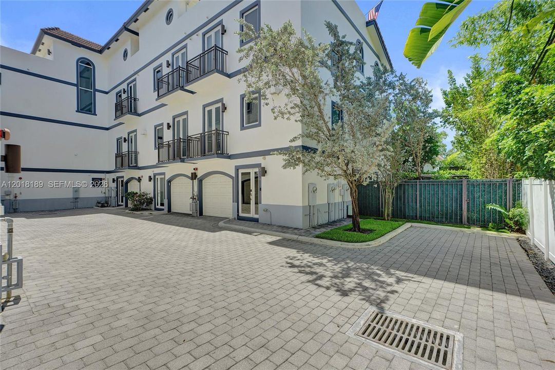 В аренду: $5,200 (3 спален, 3 ванн, 2411 Квадратных фут)