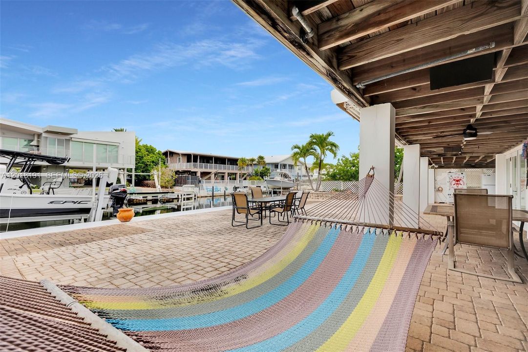 For Sale: $1,150,000 (4 beds, 3 baths, 960 Square Feet)