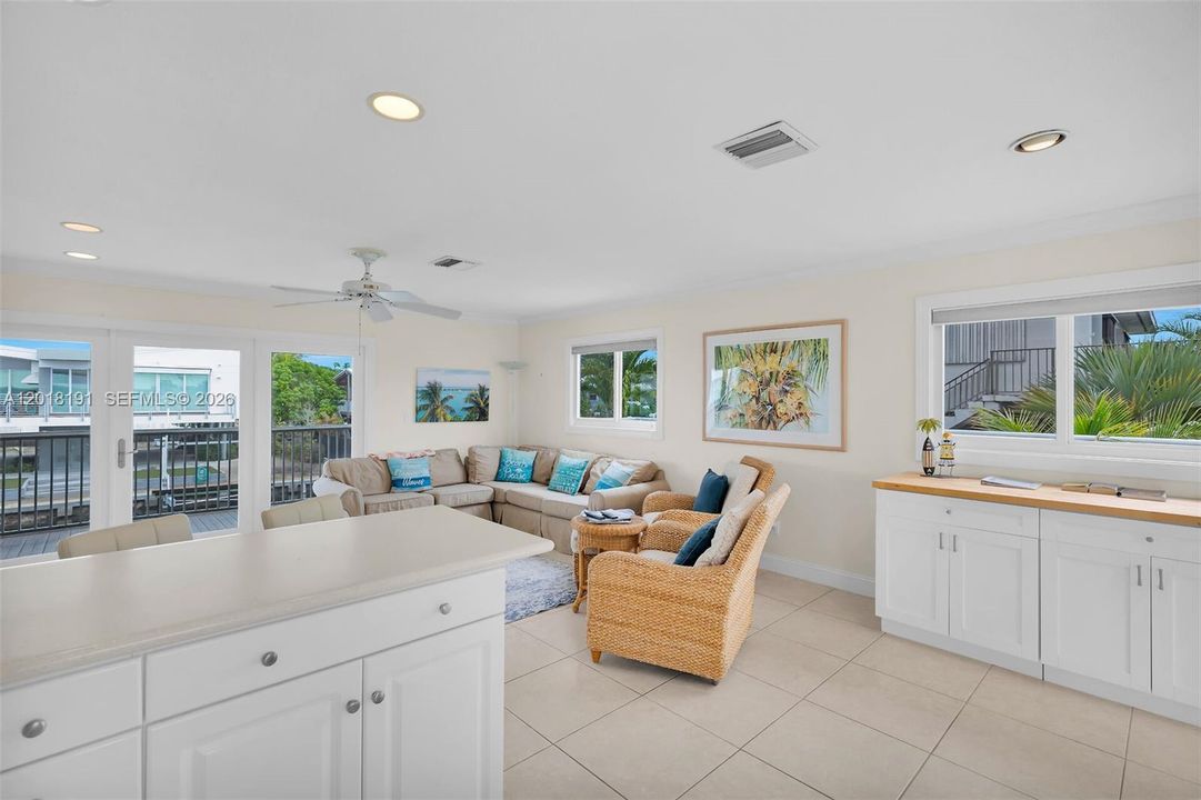 For Sale: $1,150,000 (4 beds, 3 baths, 960 Square Feet)