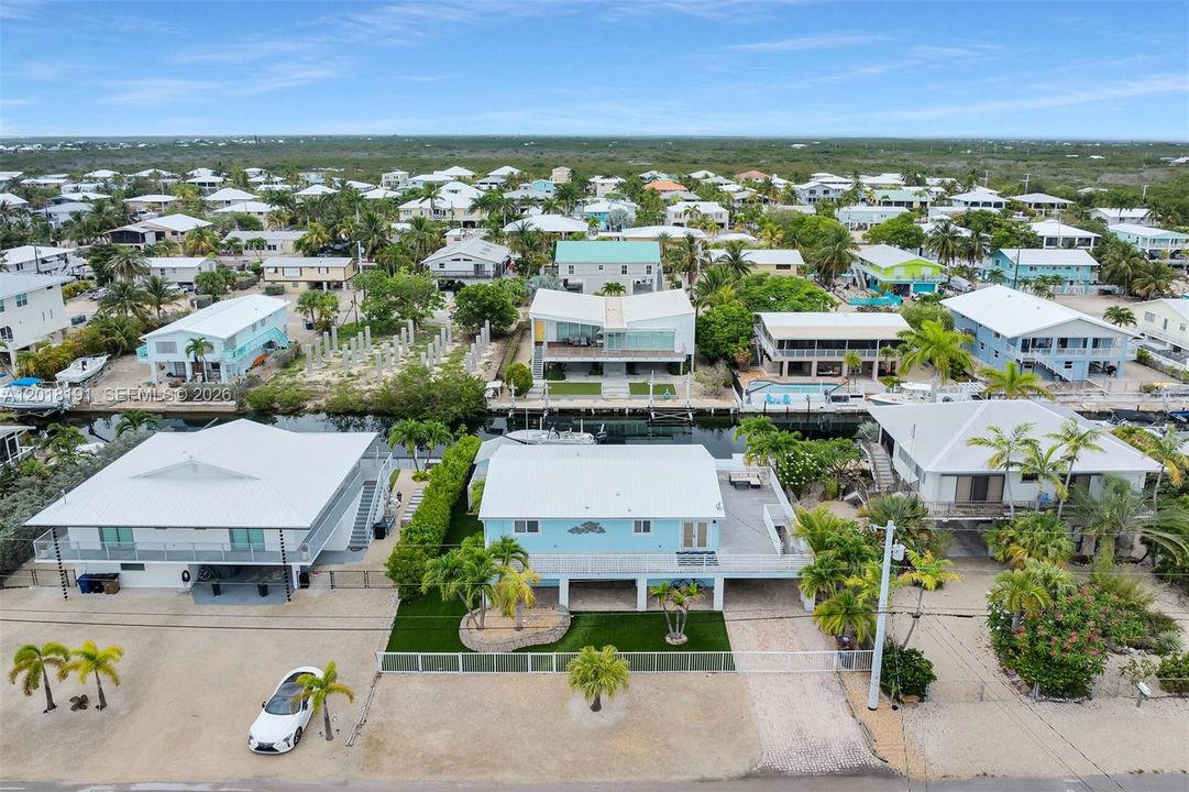 For Sale: $1,150,000 (4 beds, 3 baths, 960 Square Feet)