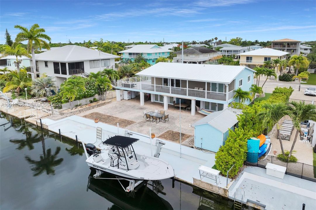 For Sale: $1,150,000 (4 beds, 3 baths, 960 Square Feet)