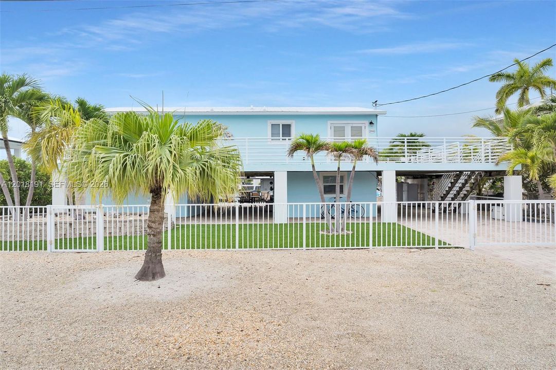 For Sale: $1,150,000 (4 beds, 3 baths, 960 Square Feet)
