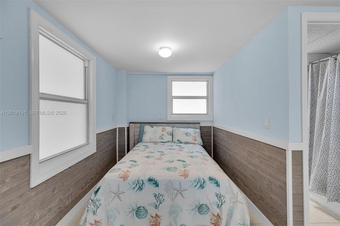 For Sale: $1,150,000 (4 beds, 3 baths, 960 Square Feet)