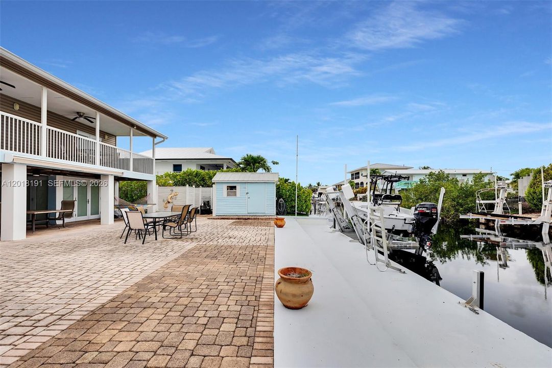 For Sale: $1,150,000 (4 beds, 3 baths, 960 Square Feet)