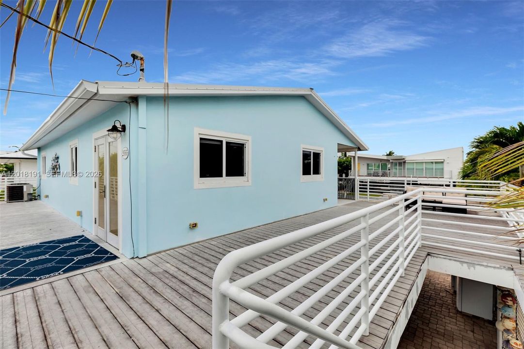 For Sale: $1,150,000 (4 beds, 3 baths, 960 Square Feet)