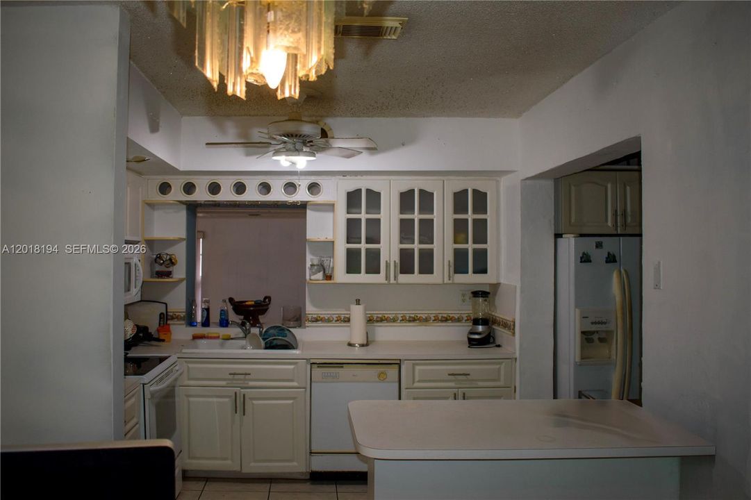 На продажу: $590,000 (3 спален, 1 ванн, 1642 Квадратных фут)