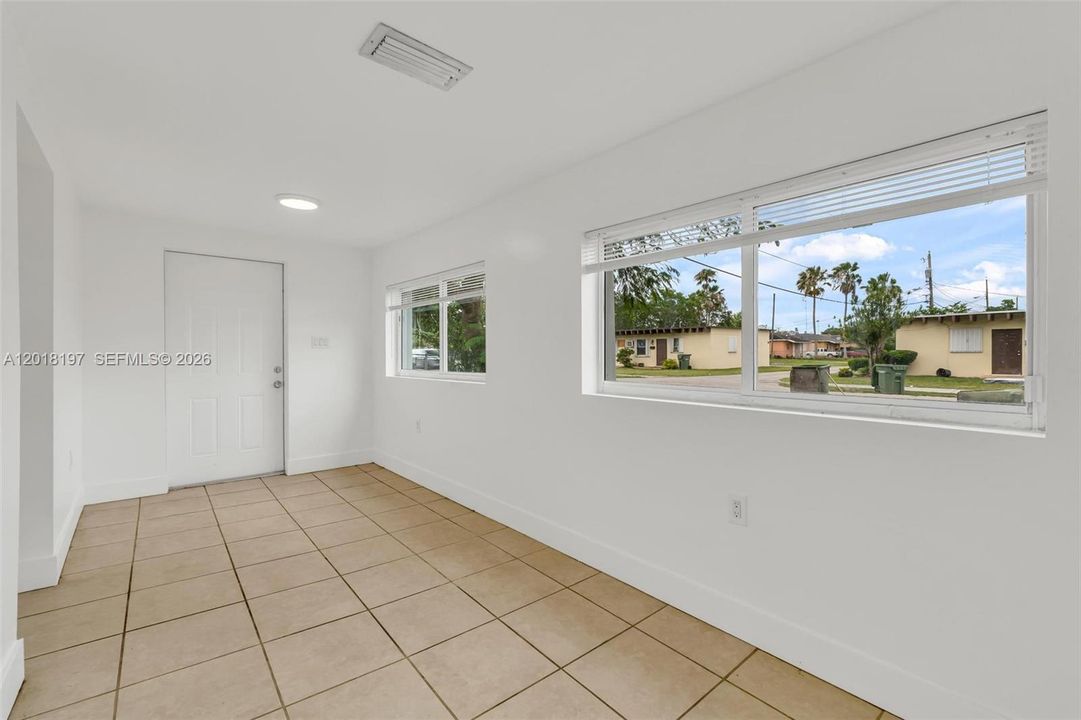 For Sale: $385,000 (3 beds, 1 baths, 1323 Square Feet)