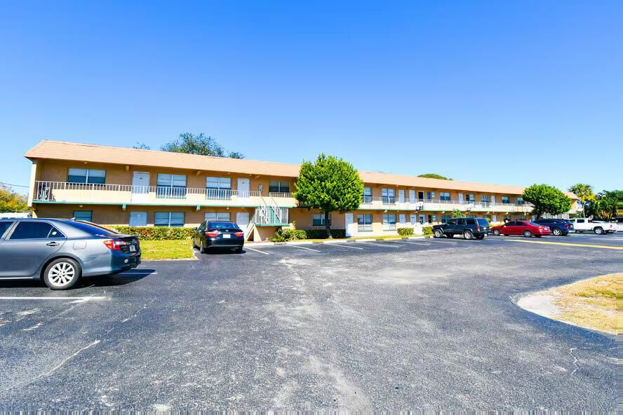 806-9th-St-Lake-Park-FL-Primary-Photo-1-
