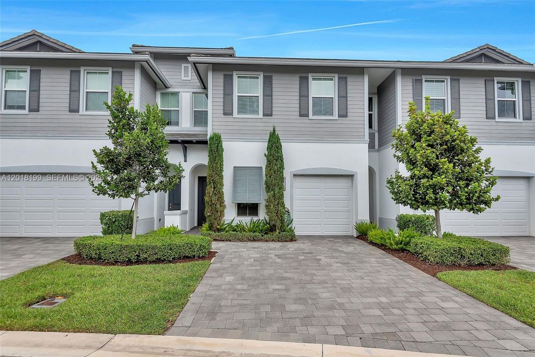 For Rent: $4,850 (4 beds, 3 baths, 2298 Square Feet)