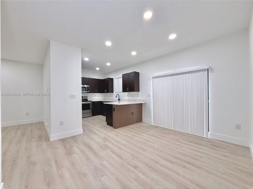 На продажу: $469,000 (3 спален, 2 ванн, 1462 Квадратных фут)