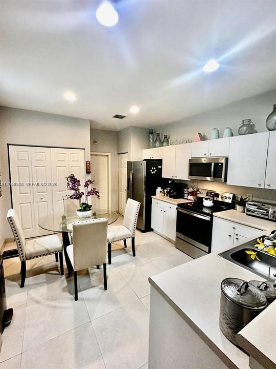 For Rent: $3,400 (3 beds, 2 baths, 1605 Square Feet)