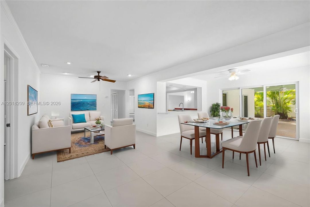 En Venta: $775,000 (5 camas, 3 baños, 2472 Pies cuadrados)