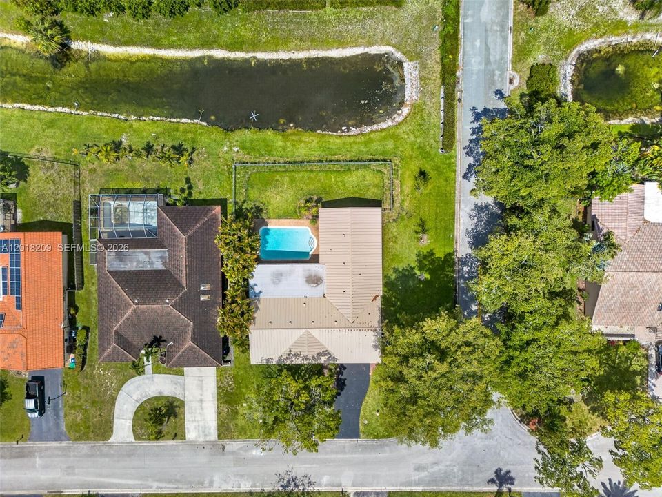 En Venta: $775,000 (5 camas, 3 baños, 2472 Pies cuadrados)