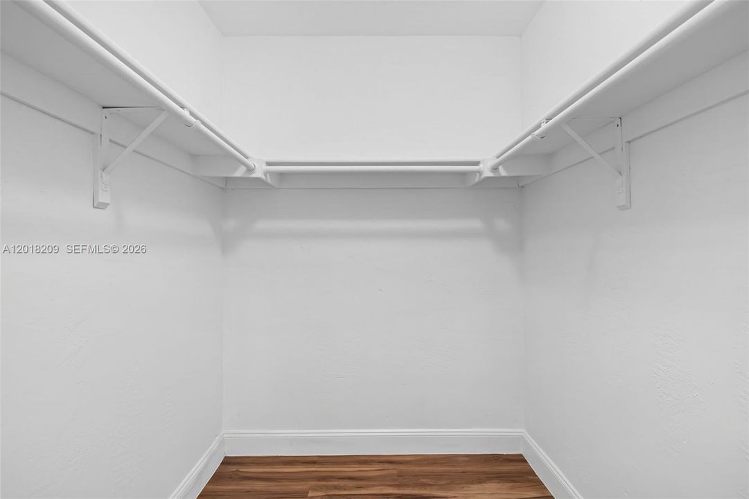 En Venta: $775,000 (5 camas, 3 baños, 2472 Pies cuadrados)
