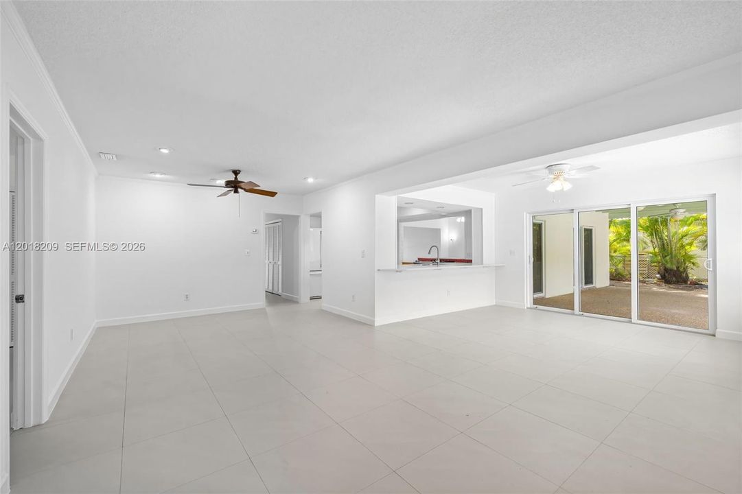 En Venta: $775,000 (5 camas, 3 baños, 2472 Pies cuadrados)
