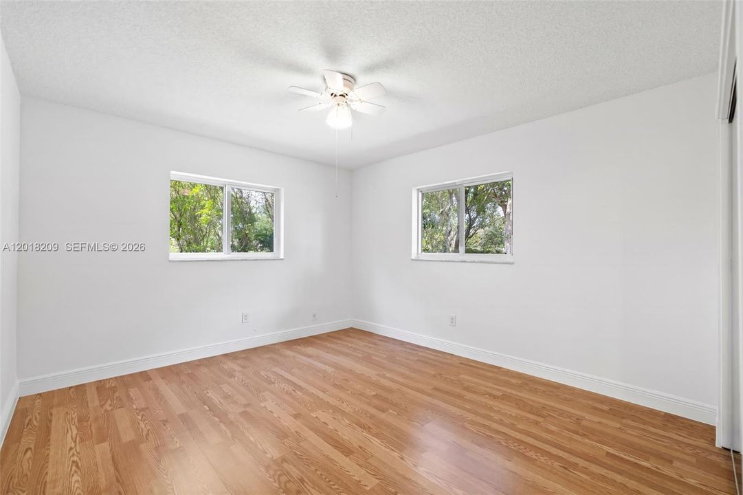 En Venta: $775,000 (5 camas, 3 baños, 2472 Pies cuadrados)