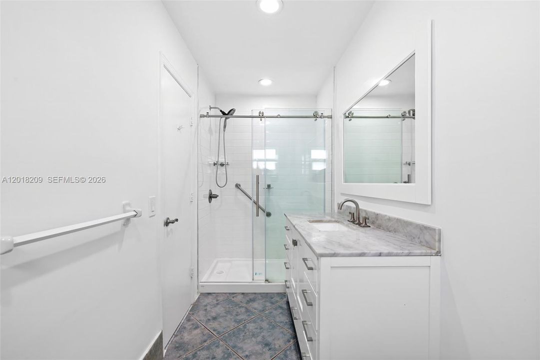 En Venta: $775,000 (5 camas, 3 baños, 2472 Pies cuadrados)