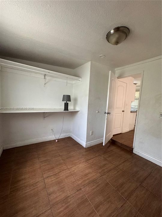 В аренду: $1,450 (1 спален, 1 ванн, 1705 Квадратных фут)