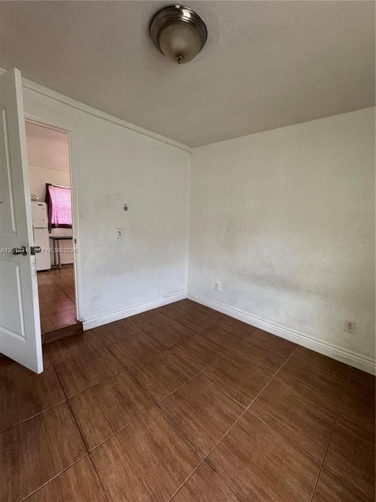 В аренду: $1,450 (1 спален, 1 ванн, 1705 Квадратных фут)