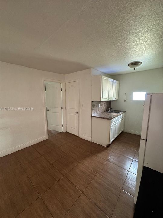 В аренду: $1,450 (1 спален, 1 ванн, 1705 Квадратных фут)