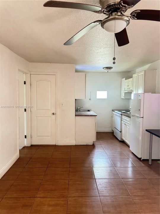 В аренду: $1,450 (1 спален, 1 ванн, 1705 Квадратных фут)
