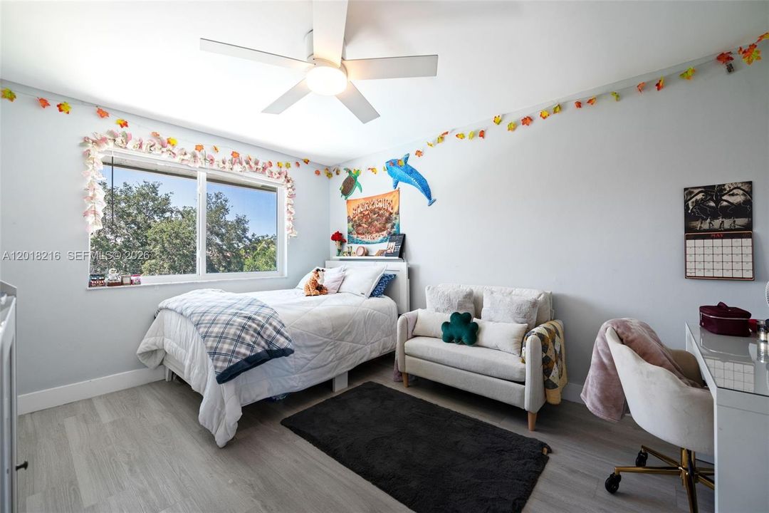 Activo con contrato: $895,000 (4 camas, 2 baños, 2422 Pies cuadrados)