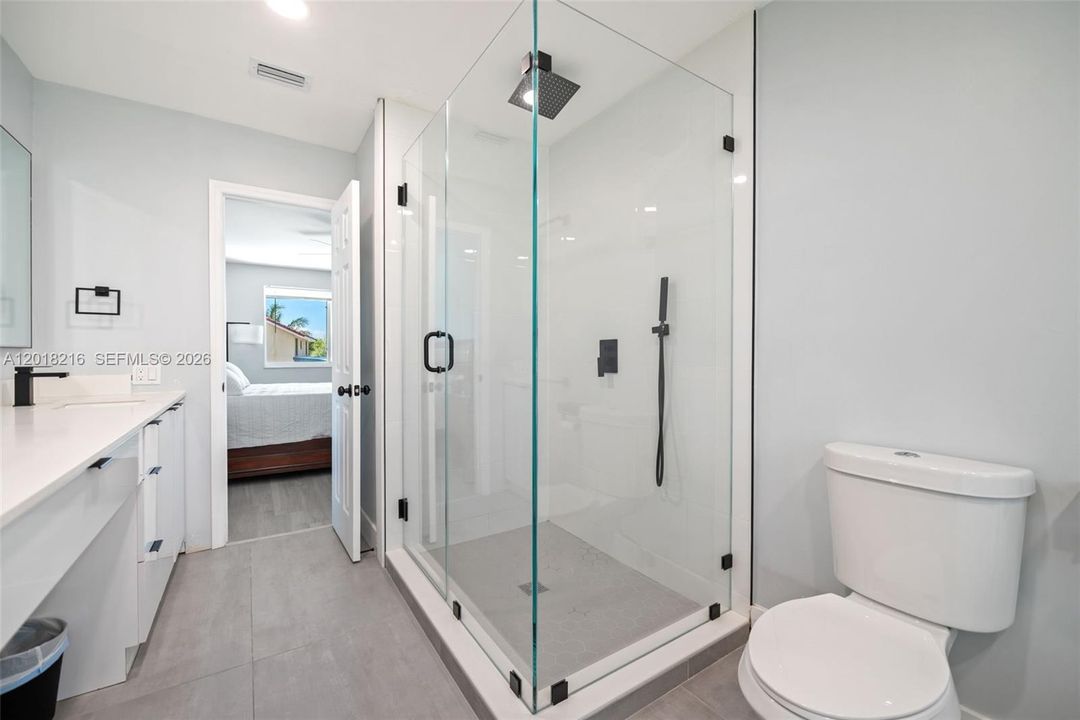 Activo con contrato: $895,000 (4 camas, 2 baños, 2422 Pies cuadrados)