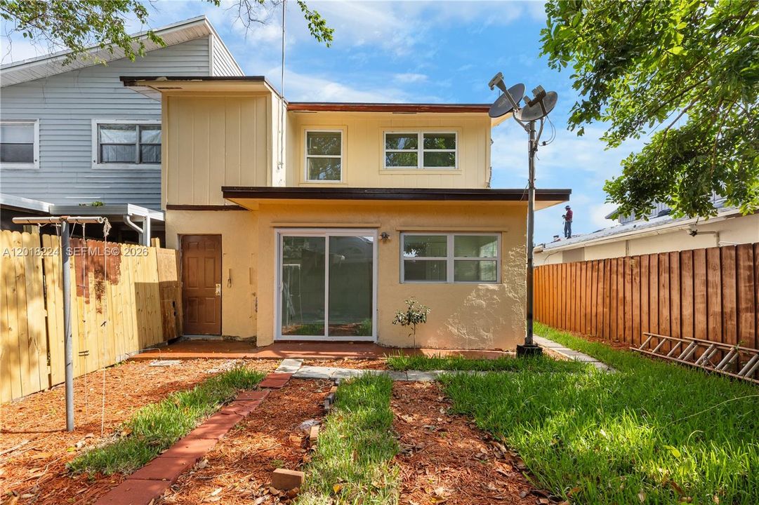 En Venta: $381,000 (3 camas, 2 baños, 1598 Pies cuadrados)