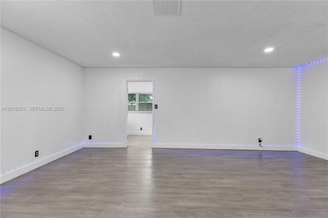 En Venta: $381,000 (3 camas, 2 baños, 1598 Pies cuadrados)