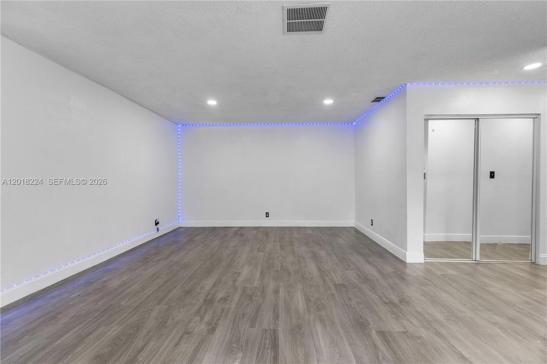En Venta: $381,000 (3 camas, 2 baños, 1598 Pies cuadrados)