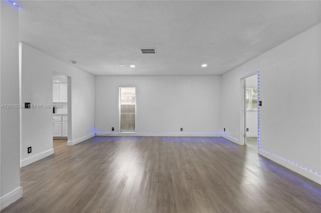 En Venta: $381,000 (3 camas, 2 baños, 1598 Pies cuadrados)
