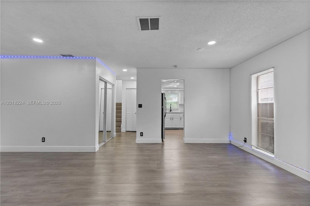 En Venta: $381,000 (3 camas, 2 baños, 1598 Pies cuadrados)