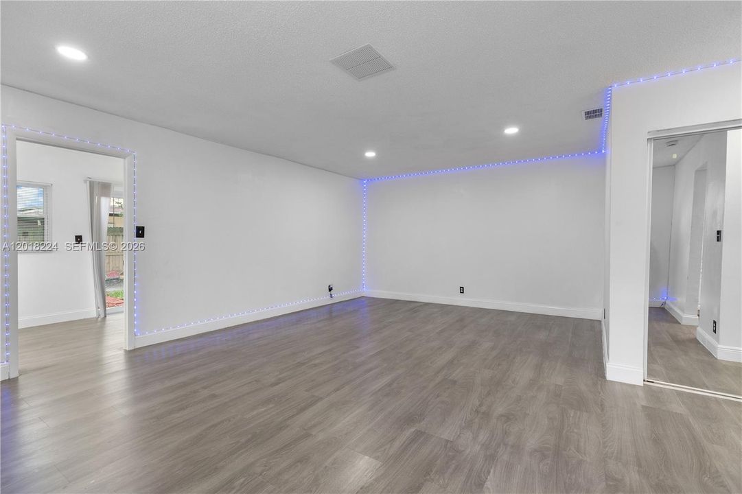 En Venta: $381,000 (3 camas, 2 baños, 1598 Pies cuadrados)