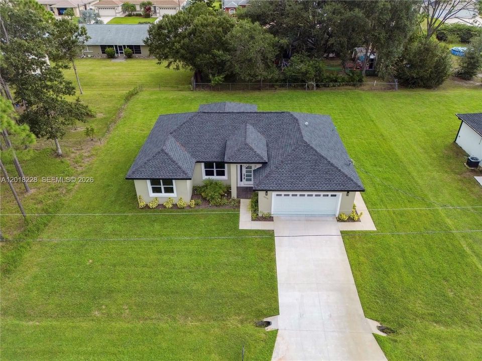 For Rent: $2,300 (3 beds, 3 baths, 1505 Square Feet)