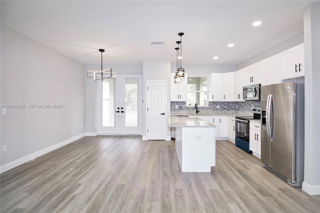 For Rent: $2,300 (3 beds, 3 baths, 1505 Square Feet)
