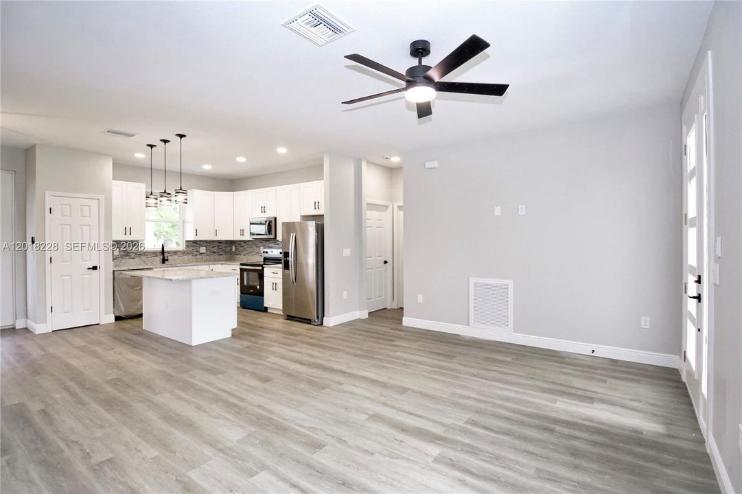 For Rent: $2,300 (3 beds, 3 baths, 1505 Square Feet)