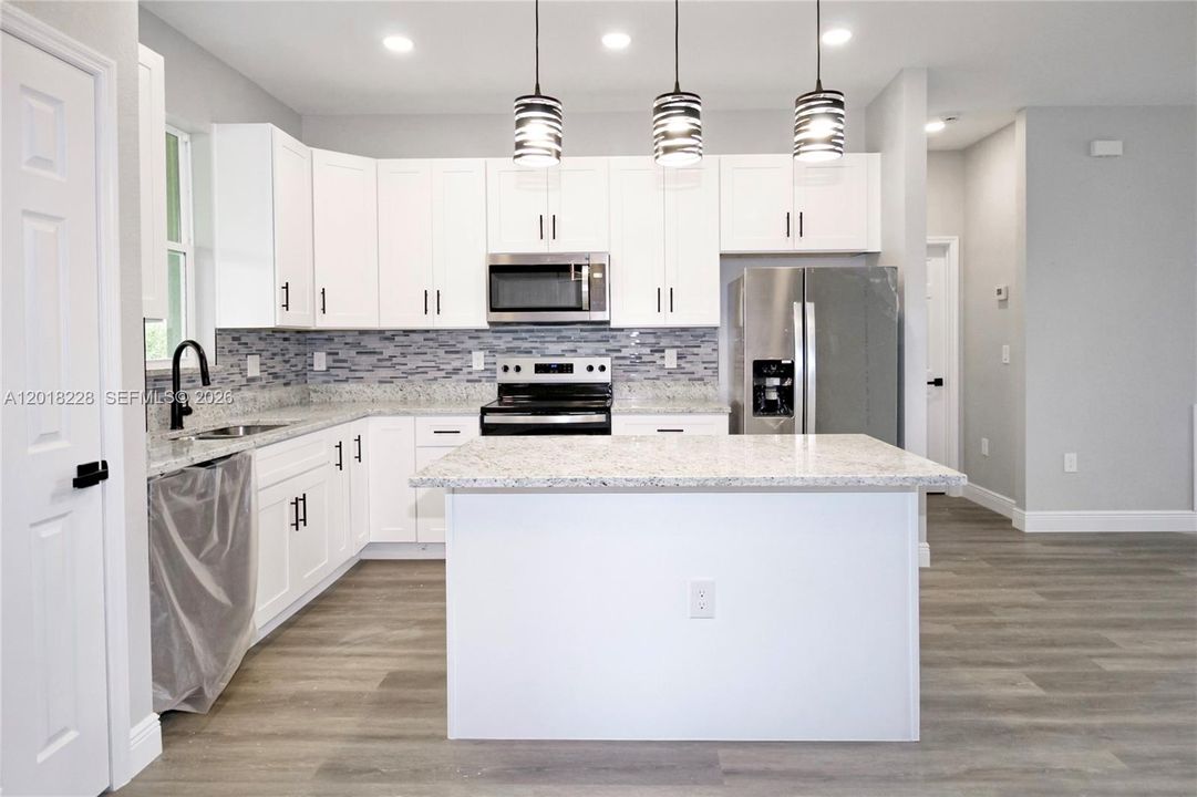 For Rent: $2,300 (3 beds, 3 baths, 1505 Square Feet)