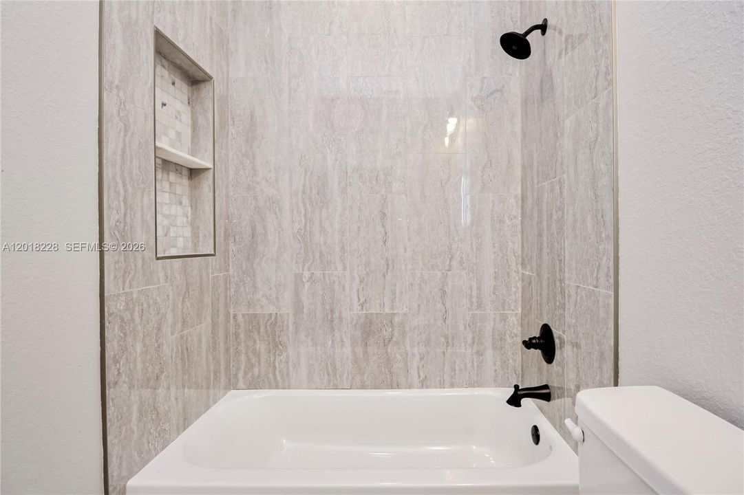 For Rent: $2,300 (3 beds, 3 baths, 1505 Square Feet)