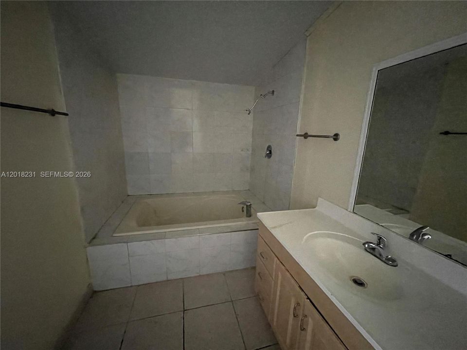 For Rent: $2,500 (3 beds, 2 baths, 1170 Square Feet)