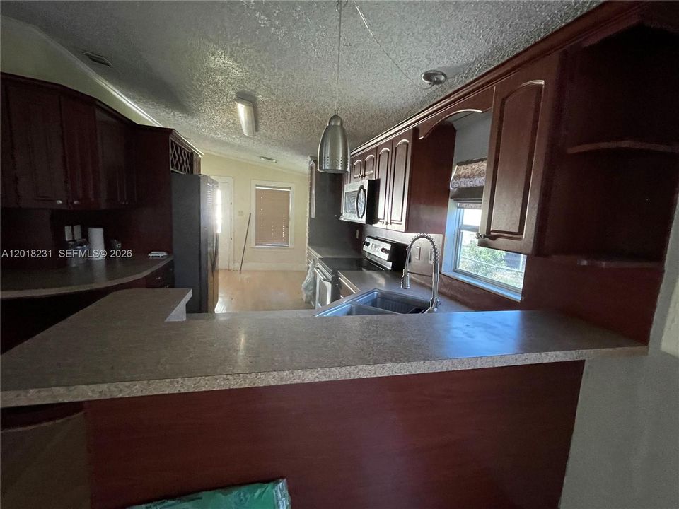 For Rent: $2,500 (3 beds, 2 baths, 1170 Square Feet)