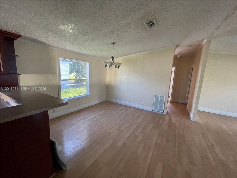 For Rent: $2,500 (3 beds, 2 baths, 1170 Square Feet)