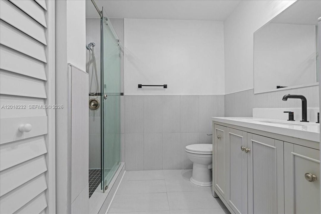 Activo con contrato: $4,300 (3 camas, 2 baños, 1712 Pies cuadrados)