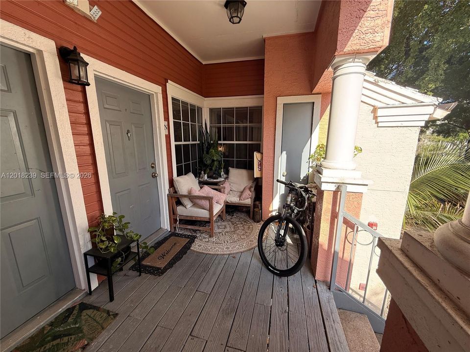 For Sale: $200,000 (1 beds, 1 baths, 560 Square Feet)