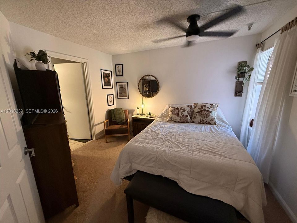 For Sale: $200,000 (1 beds, 1 baths, 560 Square Feet)