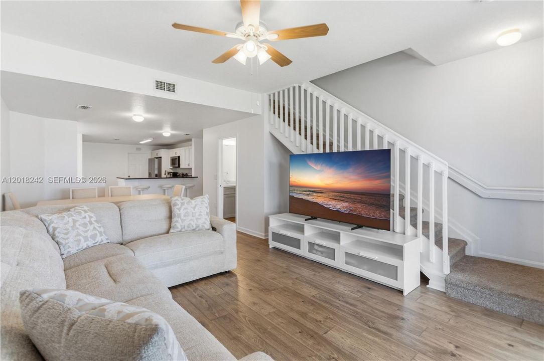 For Sale: $429,900 (3 beds, 2 baths, 1376 Square Feet)